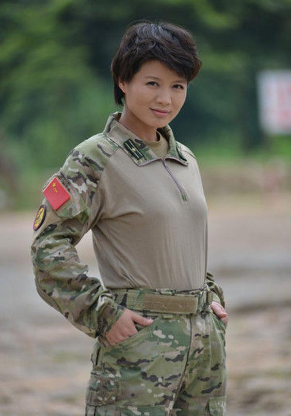 名副其实军旅霸王花,嫁师兄恩爱二十几年,如今老公移情香港女星