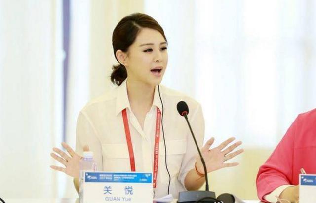 关悦后台遭曝光,只知道她是佟大为的老婆,但你