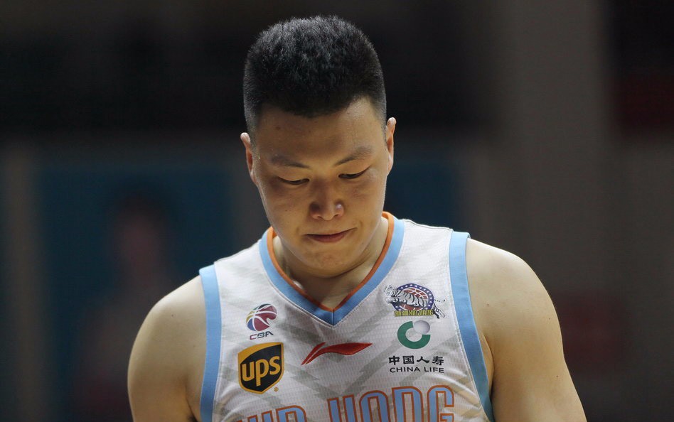 惨败夜新疆队经历了什么?外援与队友内讧 只有李根还想战斗