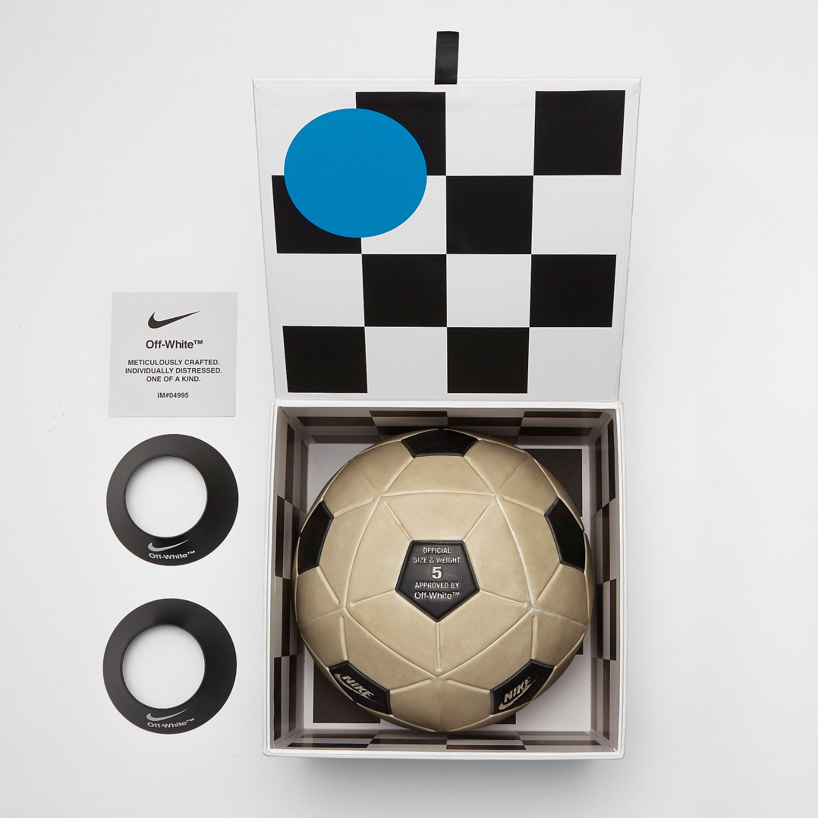 Off-White 携手 Nike 诠释足球的真谛,世界杯系