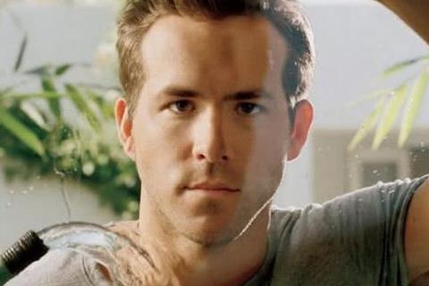 《死侍》瑞安·雷诺兹，可怕的面具也遮挡不住，秀气的脸干净的心