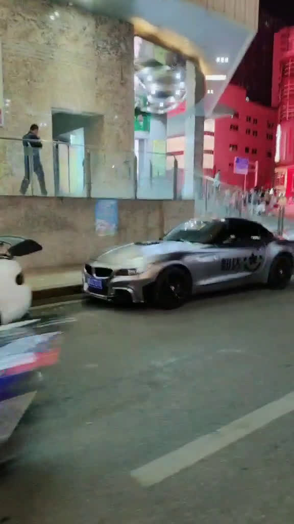 顺丰韵达美图小哥都开上超级跑车