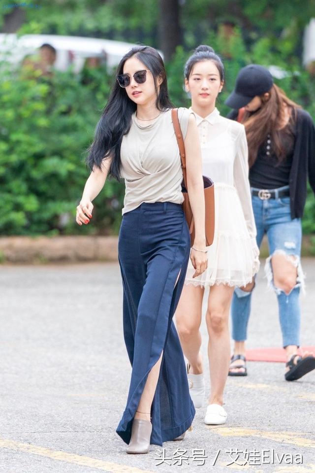 【新传奇私服单职业】德牧把自己当成孩子，跟小主人抢“妈妈”，谁还不是宝宝呢