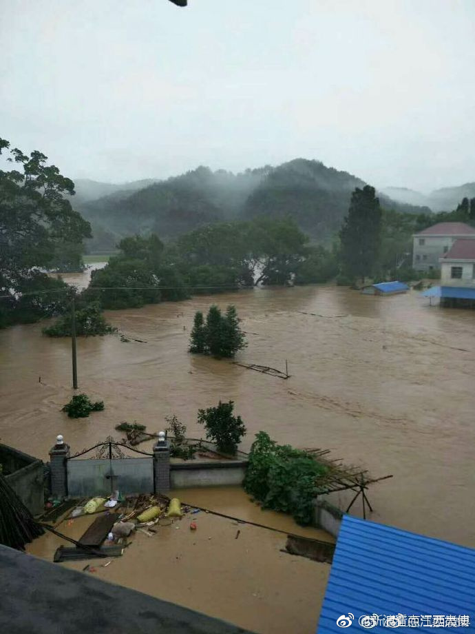 暴雨侵袭!江西遂川县突发洪灾千人紧急转移