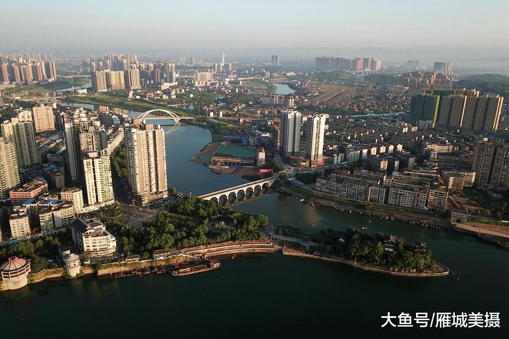 衡阳市雁城路小学开展“传承红色基因，清明祭英烈”活动