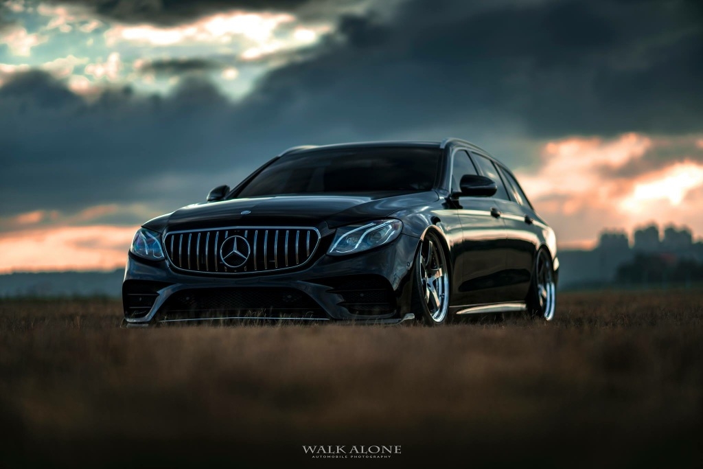 全新奔驰E级旅行版也玩改装,酷黑的低趴姿态给