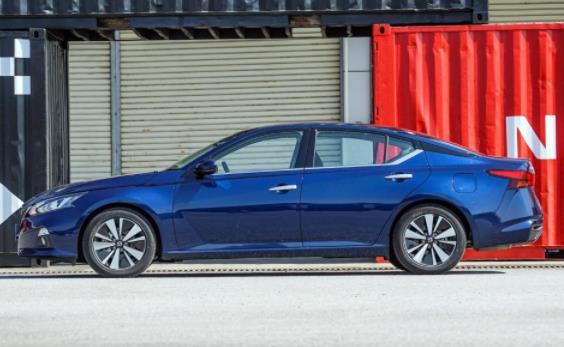 新车双层玻璃+全新标识，比雅阁还运动