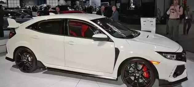 这辆本田是很多思域车主的信仰, 在路上法拉利都未必干得过它