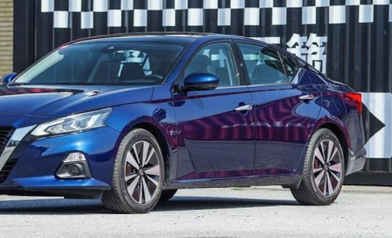 新车双层玻璃+全新标识，比雅阁还运动