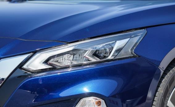 新车双层玻璃+全新标识，比雅阁还运动