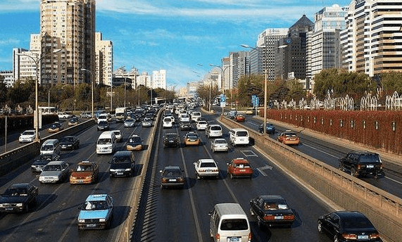 重庆作为中国人口第一大城市, 汽车保有量比不