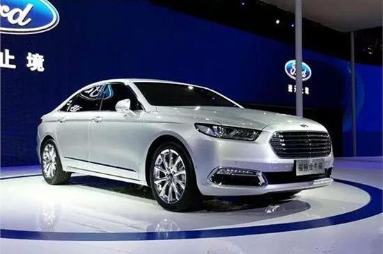 这款车比肩丰田皇冠2.0T排量油耗7升，本月直降4万，20万开回家