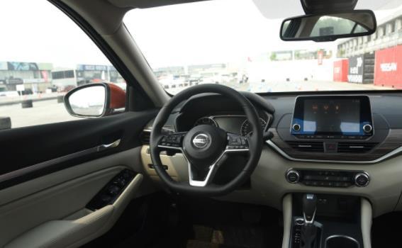 新车双层玻璃+全新标识，比雅阁还运动