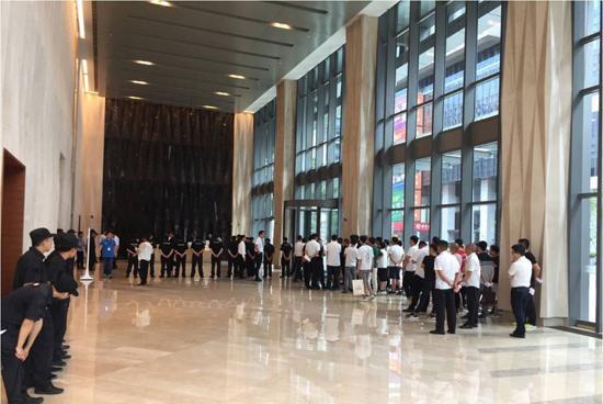 上海Jeep总部被35家经销商集中“堵门”，原因何在？