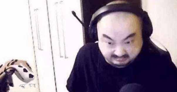 斗鱼401钱小佳千里奔袭线下PK总监 这波节奏