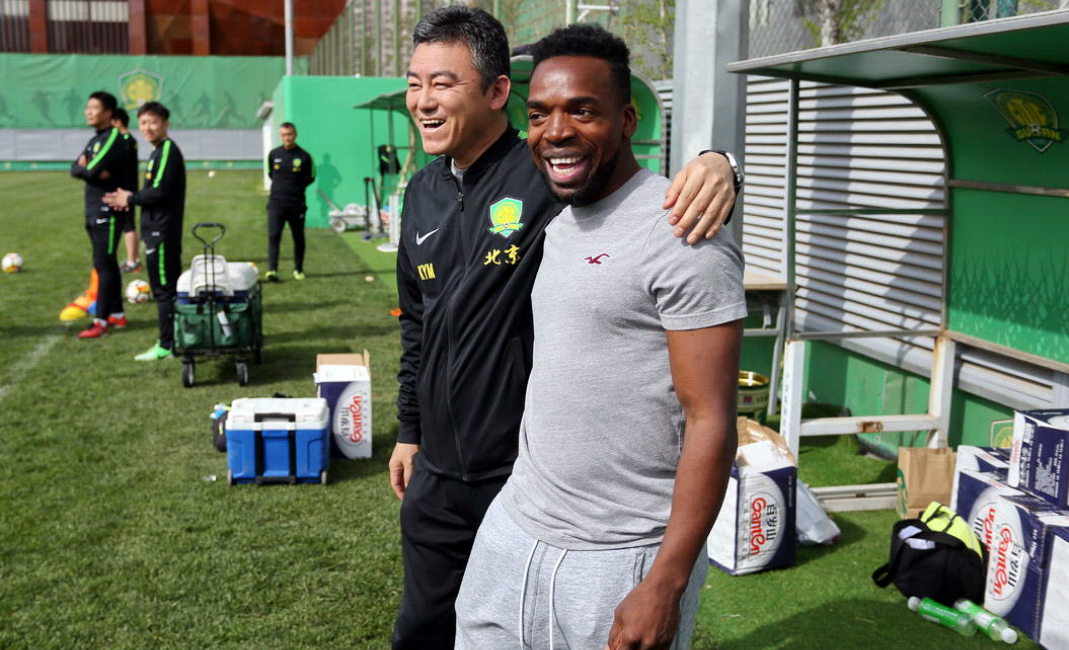 北京中赫国安前外援小马丁,重回故里参观国安