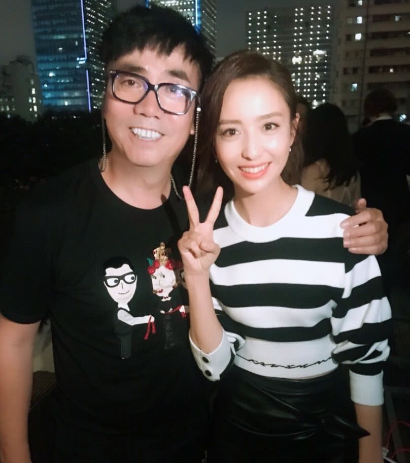 国家爱一级演员范明，33岁娶离婚女人，把继子宠成亲生儿子