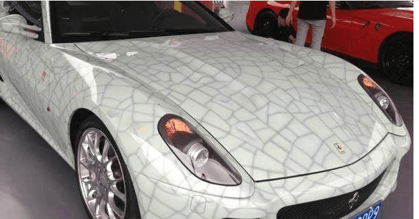 一辆价值1200万的法拉利 因刻了两个字, 一亿都不卖!