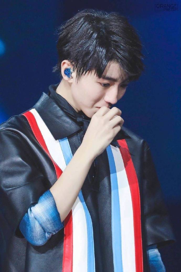 王俊凯的盛世美颜 连哭都这么好看的男孩子