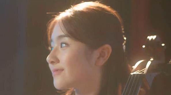 网剧《你好旧时光》余周周和凌翔茜配合演奏的