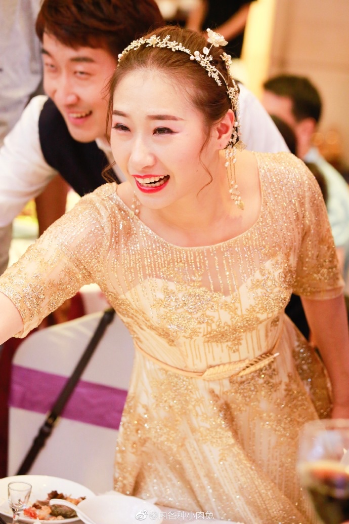 丁宁亮相婚礼敲打新郎 国乒国手救过媳妇命
