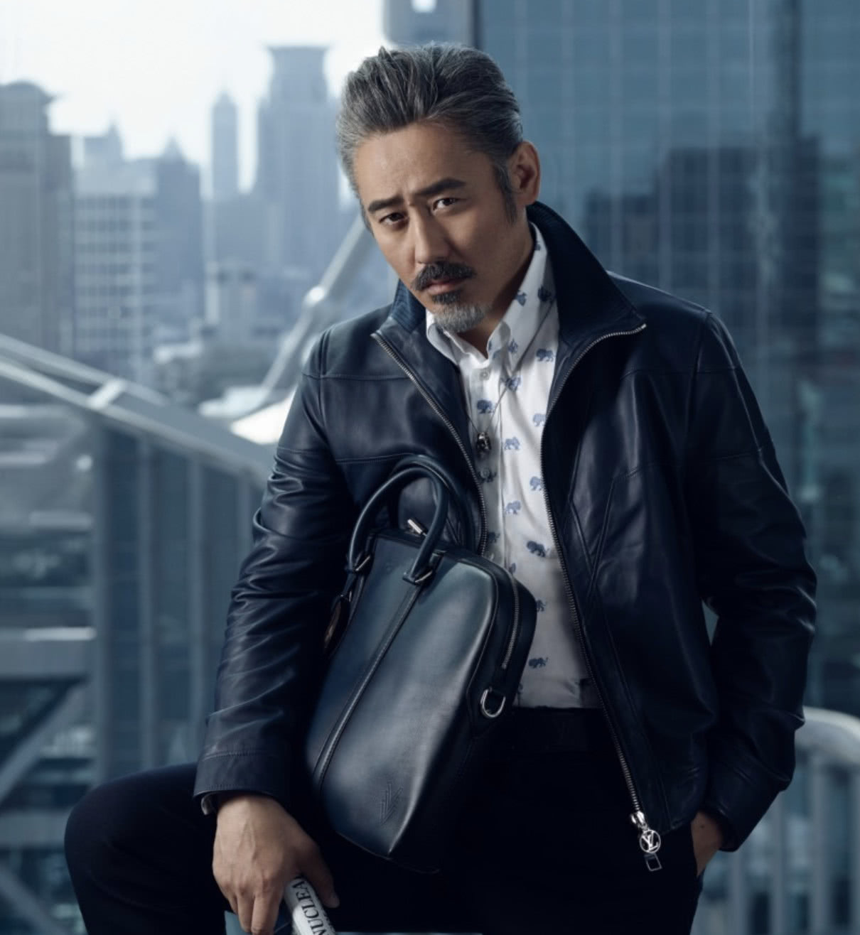 我妈听了吴秀波的事伤心的饭都不做了,谁告诉