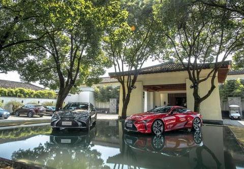 试驾：号称亚洲最强的2款旗舰车型，能跟BBA抗衡吗？！