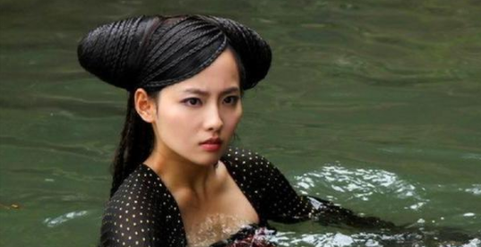 原来女明星生理期拍水戏从不用卫生巾，你知道为什么吗！
