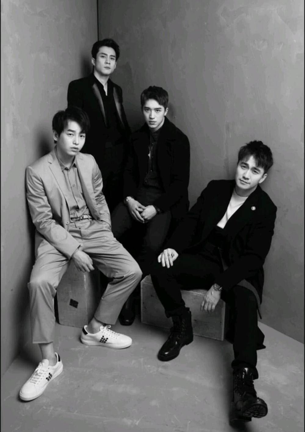 明星群拍黑白大片, 杨幂露美腿碾压杨颖, 白百何