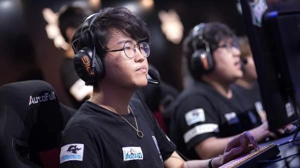 UZI稳居榜首!英雄联盟史上十大悲情职业选手,你