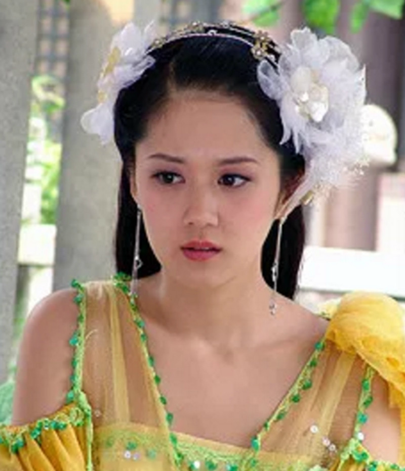 女星古装羽毛造型,阿sa堪称经典,张娜拉就算放到现在都很美