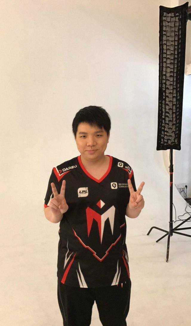 LPL官方为战队设计夏季赛队服,网友:队服怎么