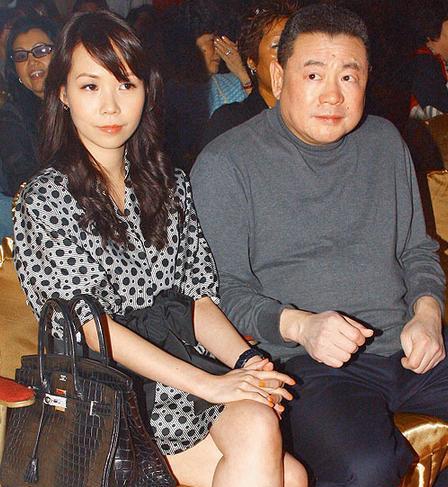 甘比与吕丽君近况对比,年龄相同却差距明显,这