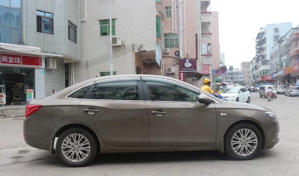 85后放弃轩逸提别克, 同事赞不绝口, 白天开去上班晚上开着滴滴