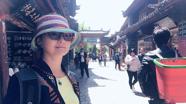 蓝心湄捧红干儿子，宝妈想嫁干儿，她被干儿子毁了，这关系太复杂