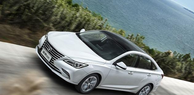 长安终于突破了自我，全新平台、轿跑车身，万事俱备只欠一好价格