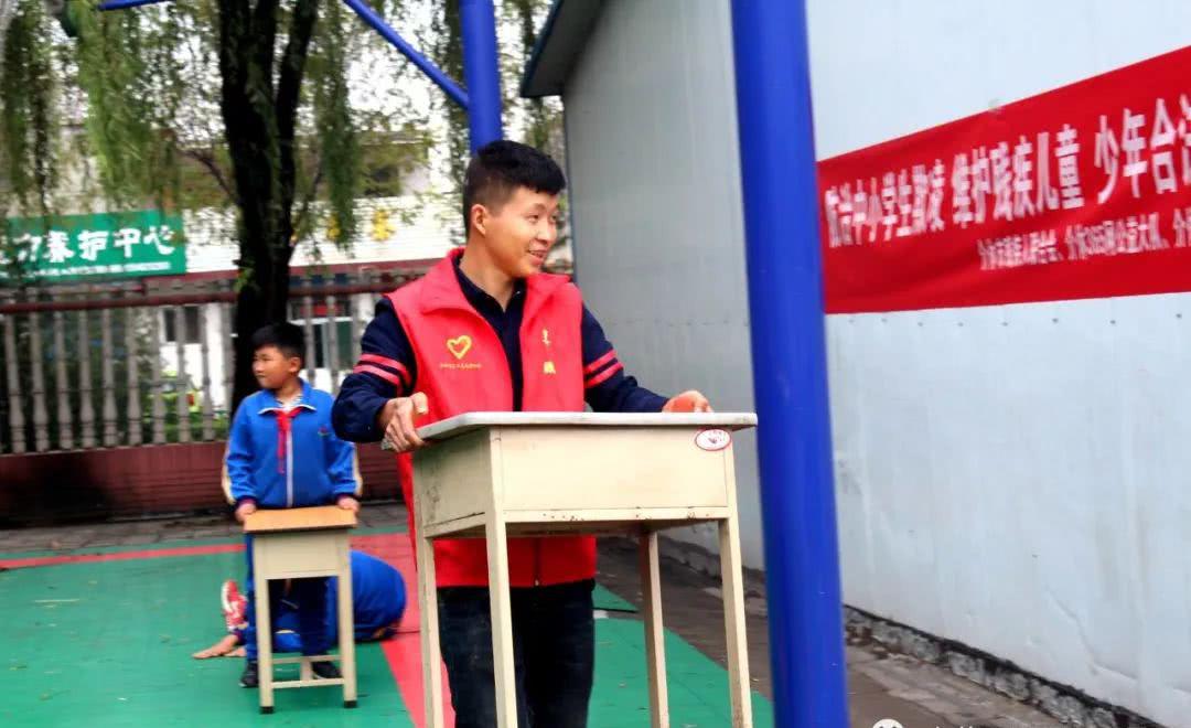 爱心传递关爱特殊儿童 情暖校园资助特教学校