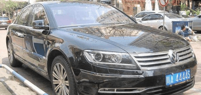 W12发动机的大众辉腾, 车牌的数字让很多人不理解