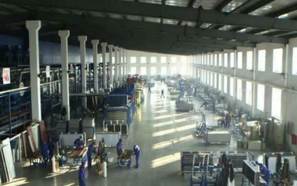 工厂不招聘45岁以上的员工,被十万网友吐糟,4