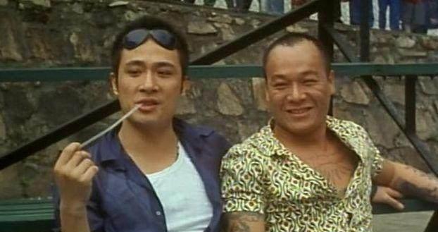 两位古惑仔大哥, 一位身价10亿元开桑塔纳, 一位百万豪车换着开