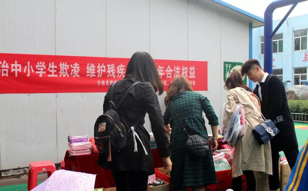 爱心传递关爱特殊儿童 情暖校园资助特教学校