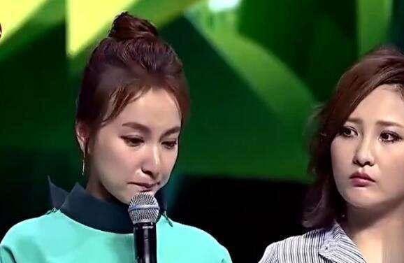 吴昕参加综艺节目却遭评委集体嘲讽攻击, 她掩