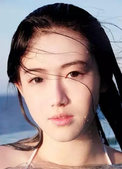 被陆川讽刺修图过分, 去国外蹭时装周, 豆瓣女神张辛苑现在是这样