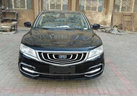 女子14万提吉利博瑞, 2000公里后坦言: 最满意的就是油耗了