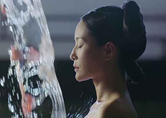 延禧攻略:纯妃沐浴现场视频流出,工作人员坐她