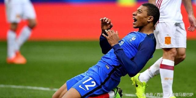 本泽马落选国家队,齐达内喊冤,足协主席:瞎子看