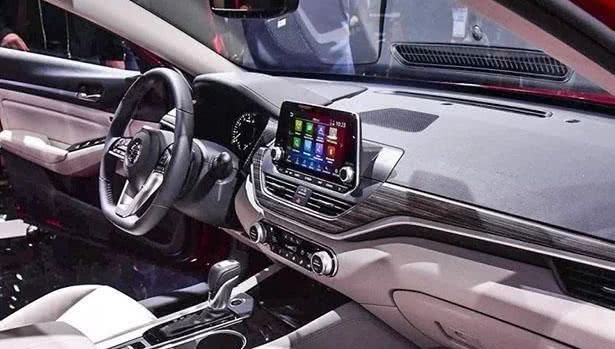 全新天籁震撼来袭，2.0T＋零重力座椅或15万起售，还有什么