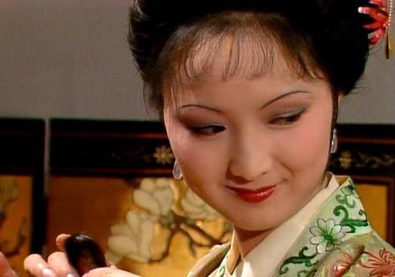 贾琏与王熙凤行房事,一个细节表明平儿在旁干这种事?网友:可悲