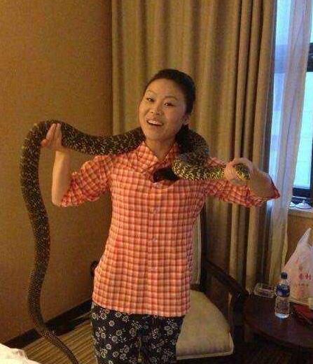 同是农民歌手,大衣哥和草帽姐竟有如此大的差