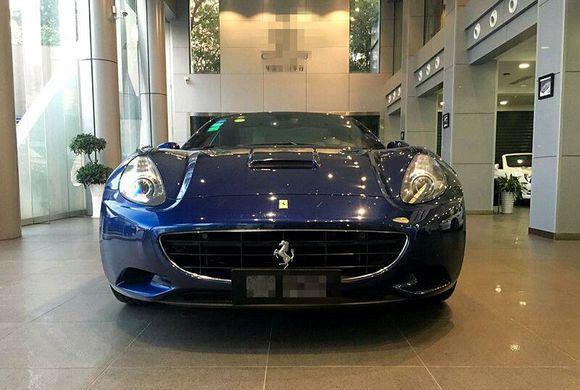 法拉利·California